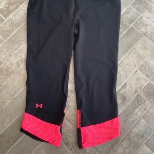 Under Armor Black & pink capri’s- M